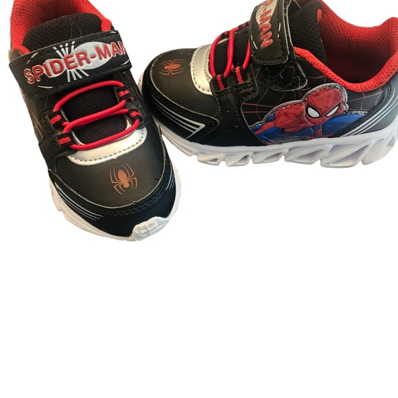 Small Boy's Spiderman Light up Shoes - Picture 8 of 9
